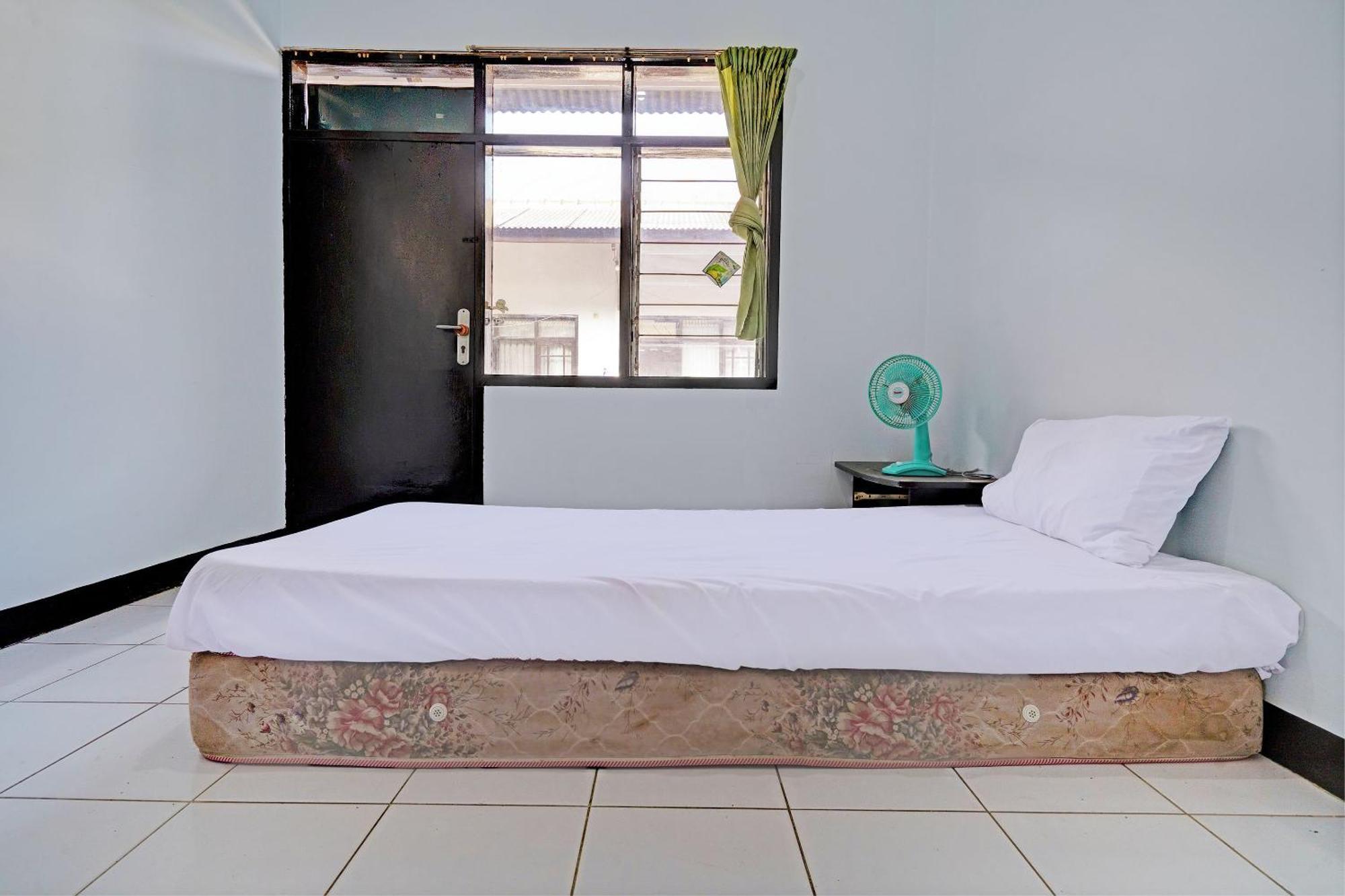 Oyo Life 92901 Kost Bu Nur Hotel Bandung