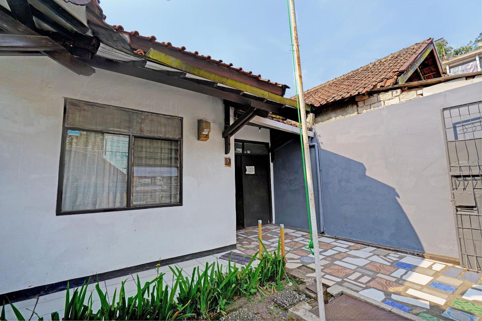 Hotel Oyo Life 92901 Kost Bu Nur