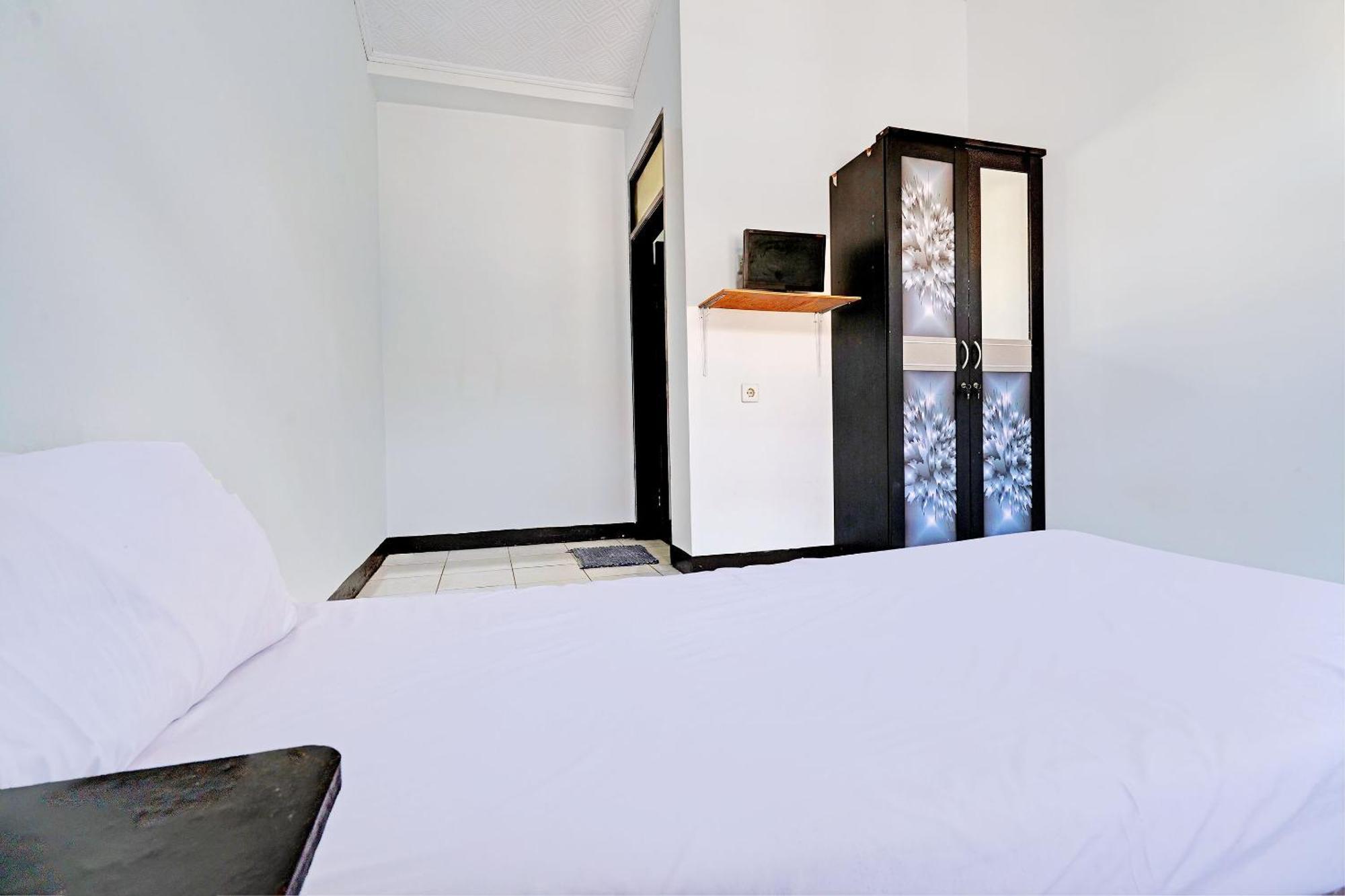 Oyo Life 92901 Kost Bu Nur