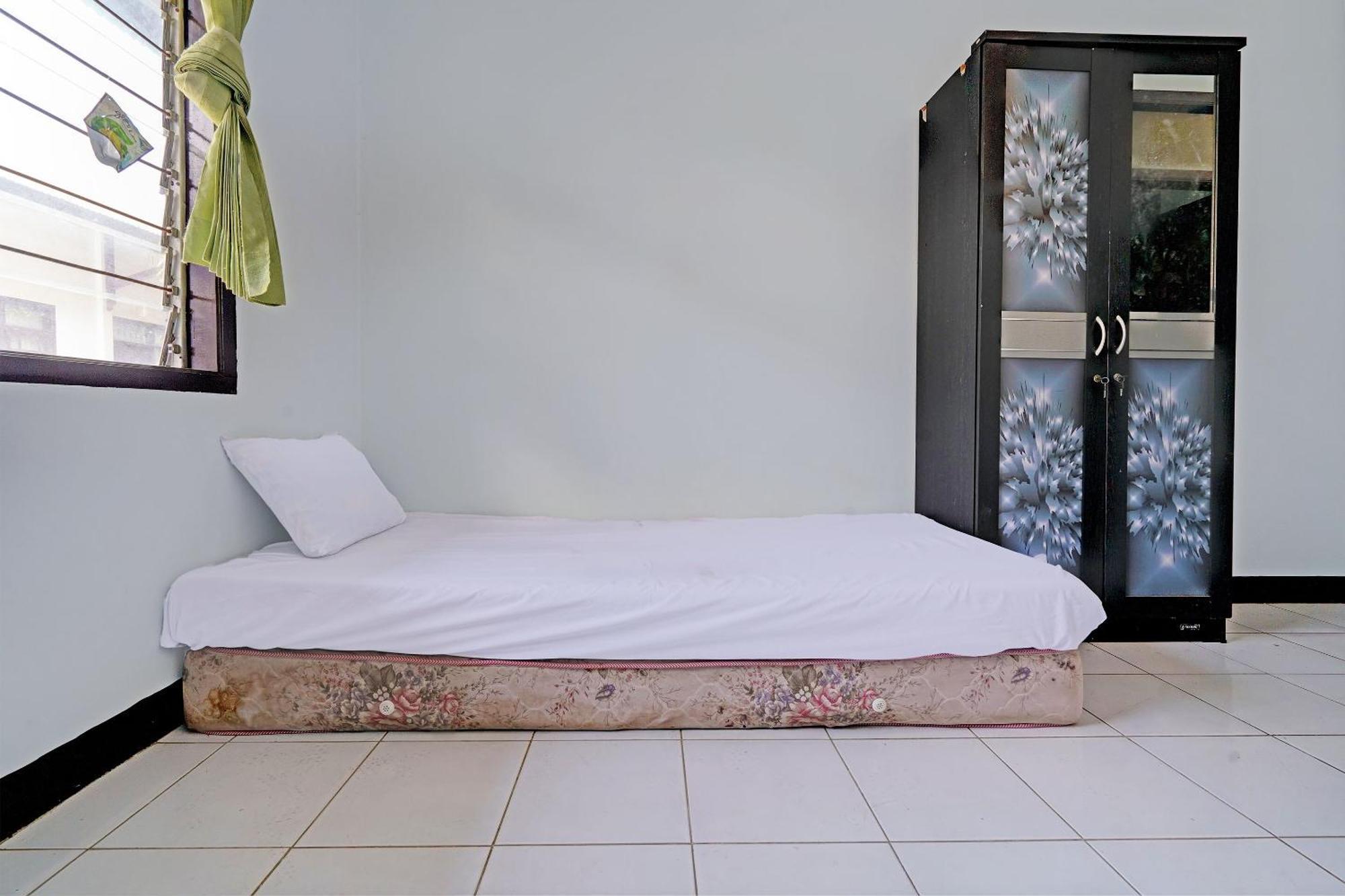 Hotel Oyo Life 92901 Kost Bu Nur 2*