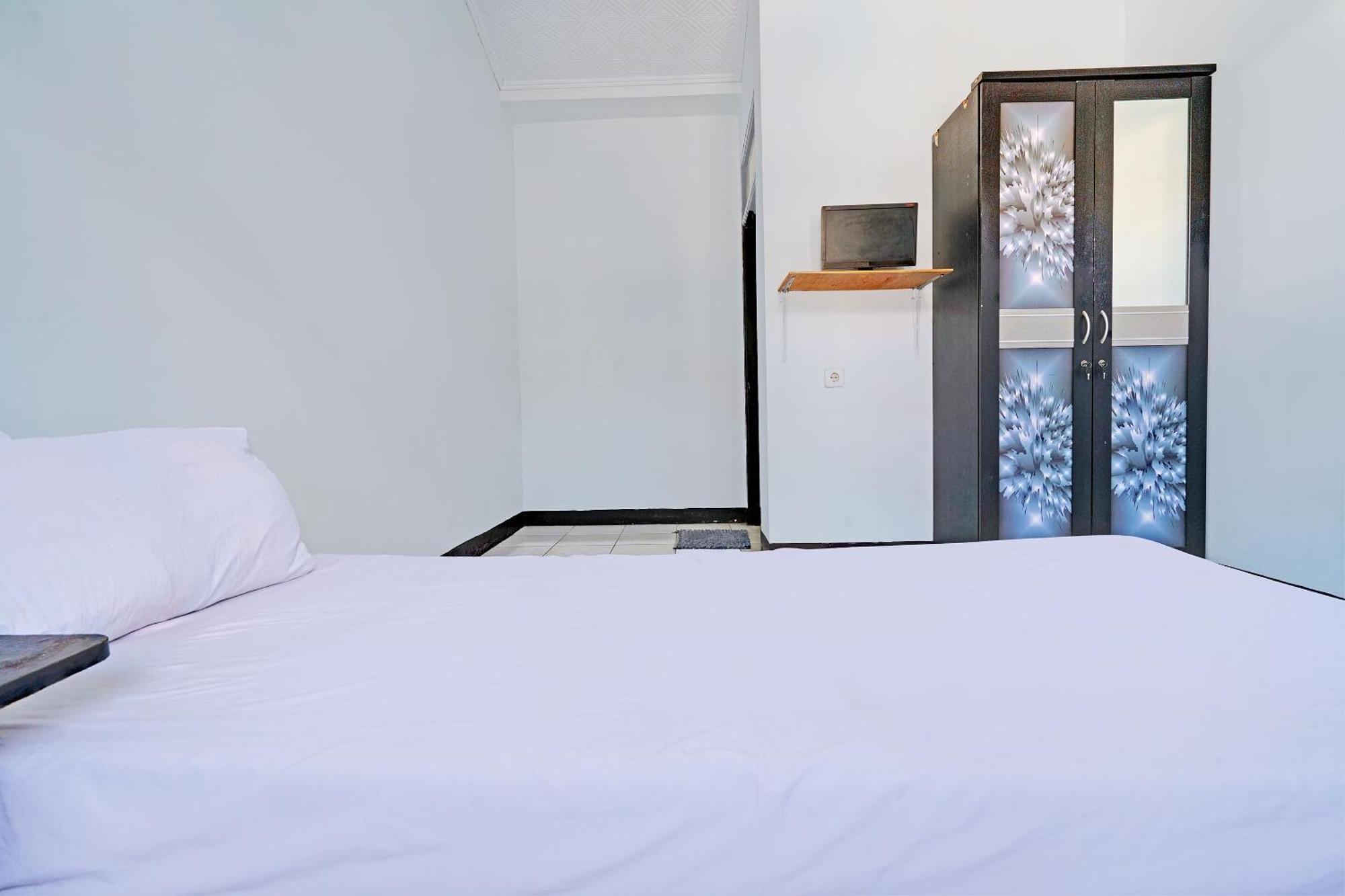 Hotel Oyo Life 92901 Kost Bu Nur