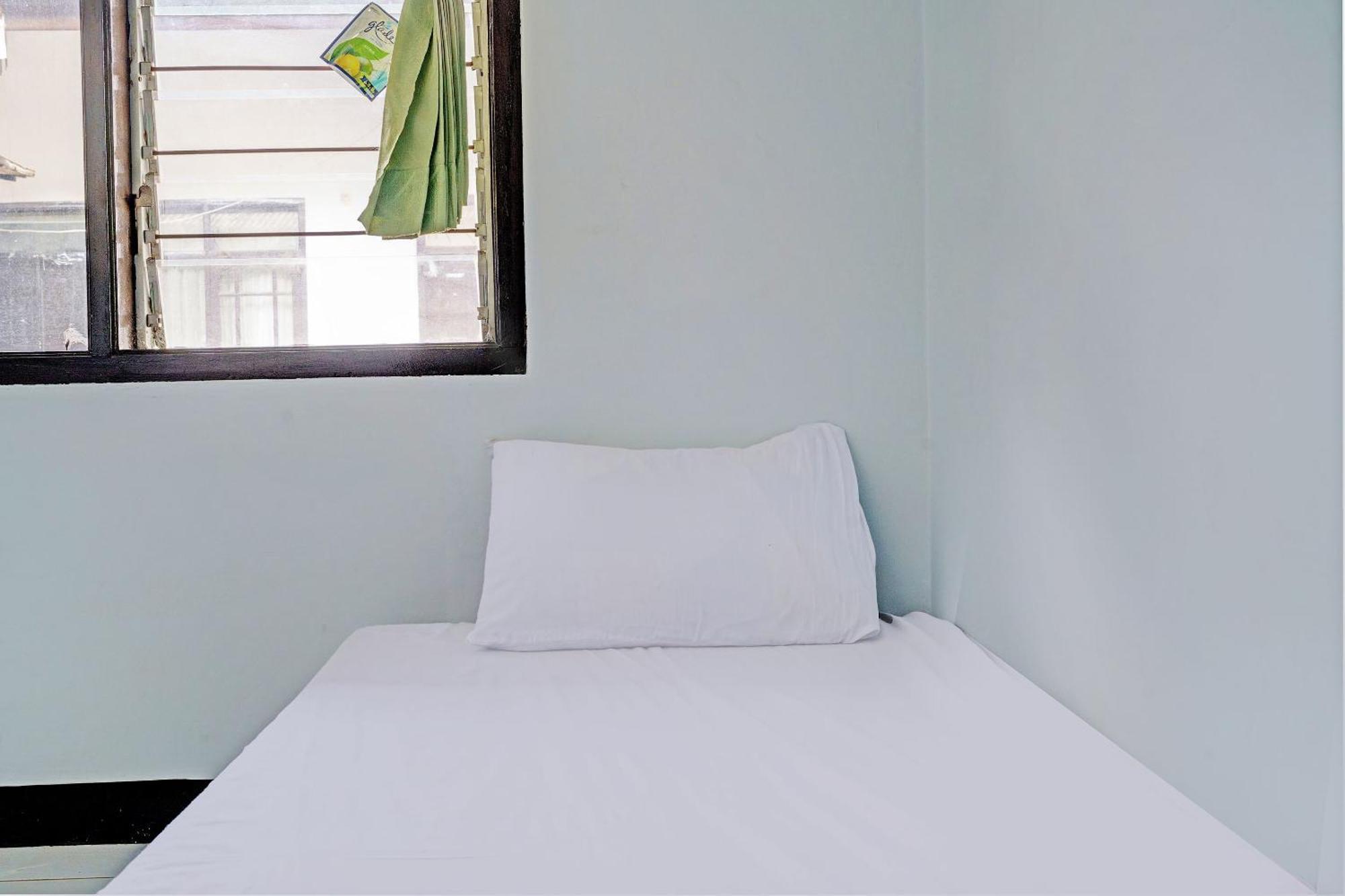 Oyo Life 92901 Kost Bu Nur 2*